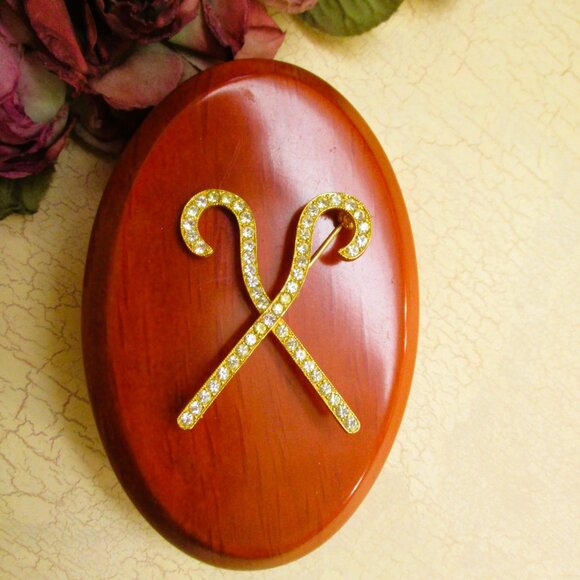 Vintage ORA Crystal Rhinestone Gold Egyptian Pharaoh Crook Scepter Brooch - Picture 12 of 15